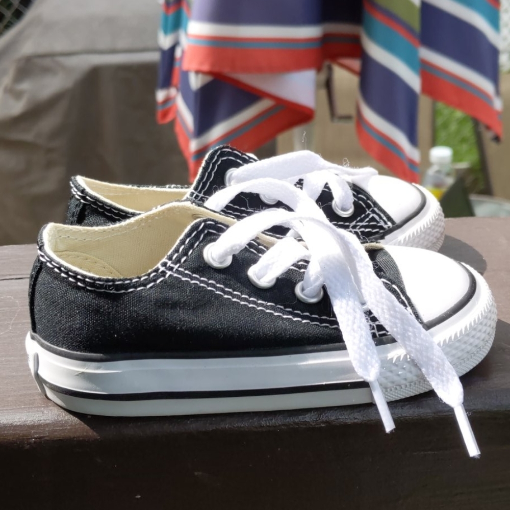 Converse chuck taylor toddler shoes size 5